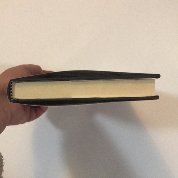 Too Much and Never Enough - Book Mary L. Trump, PH.D. - Picture 7 of 10